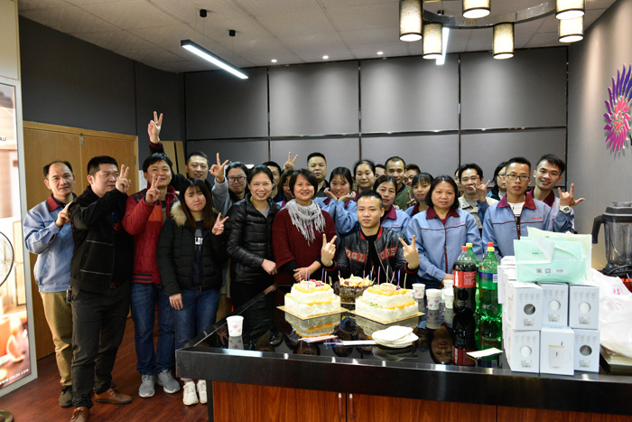 麻豆国产AV无码2018年公司员工生日会